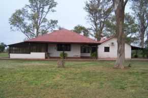 Ubicado en el Departamento de Pilcomayo provincia de Formosa, a 1 Km de la ruta asfaltada Nº 2, a 5 km de la localidad de Riacho He He, a 95 Km de la ciudad de Formosa.